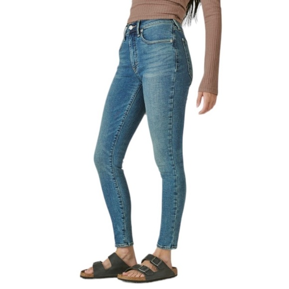 Lucky Brand Denim - Lucky Brand High Rise Skinny Bridgette Ankle Jean. Faded Blue Size 10 / 30